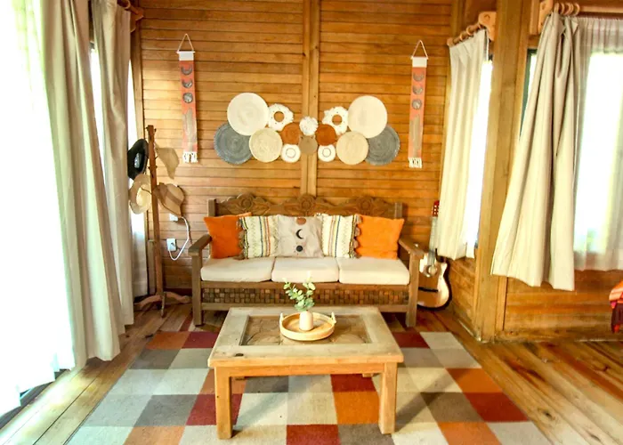 Alicat Villa *